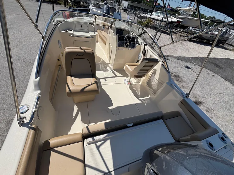 Slide: The Image of Scout 210 Dorado 2018 - 51