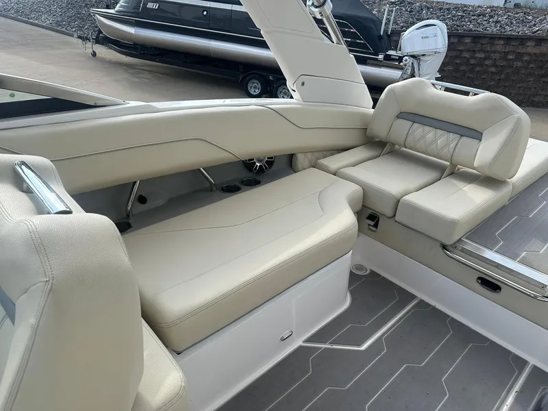 Slide: The Image of Regal LS4 Surf 2022 - 51