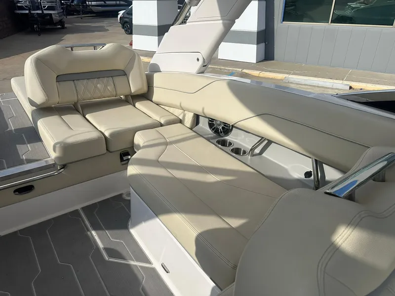 Slide: The Image of Regal LS4 Surf 2022 - 52