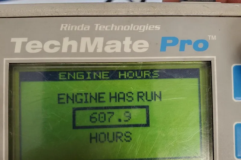 Slide: The Image of TechMate Pro display showing 607.9 engine hours for 2000 Rinker 212 Captiva. - 12