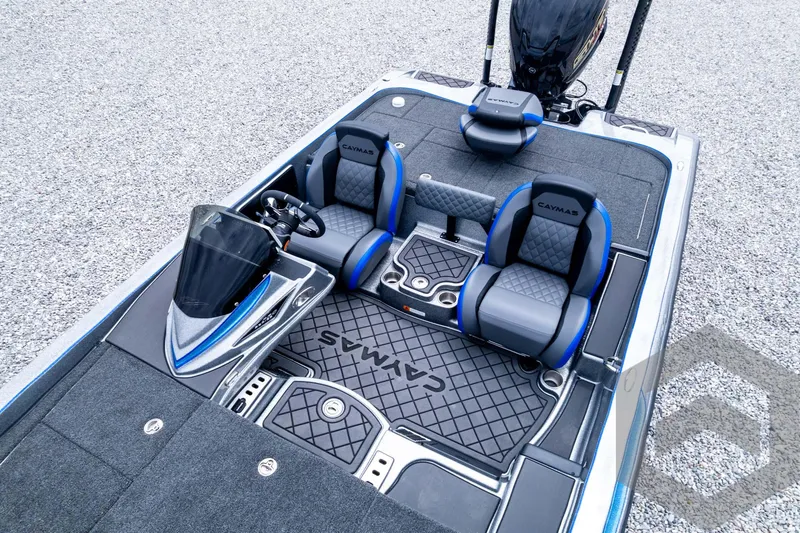 Slide: The Image of 2025 Caymas CX 20 PRO boat interior with dual seats and modern dashboard. - 41