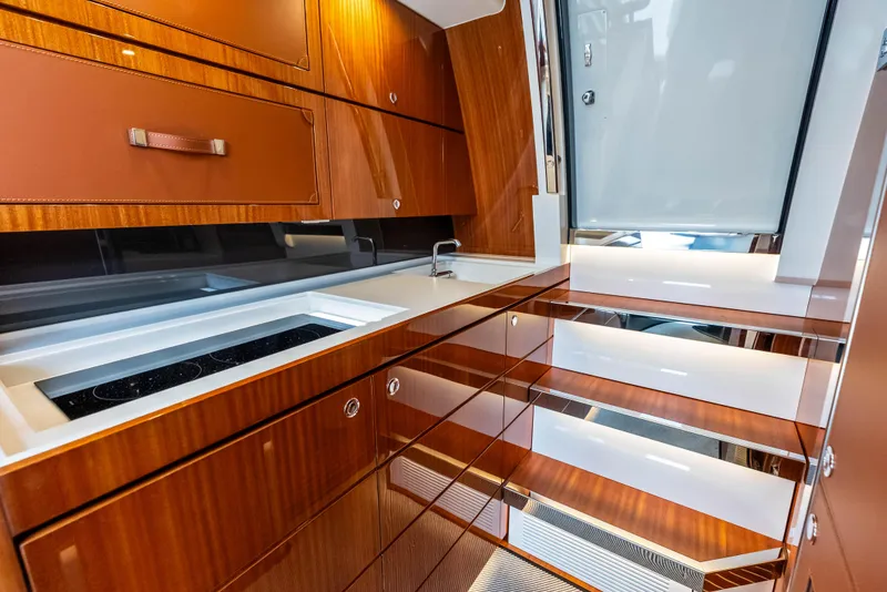 Slide: The Image of Riva 38' RIVAMARE 2024 - 32