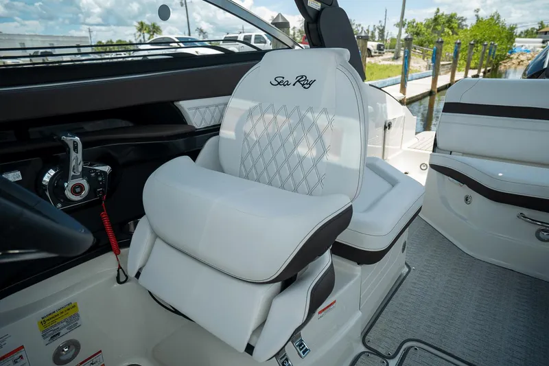 Slide: The Image of Sea Ray SLX 260 Outboard 2026 - 10