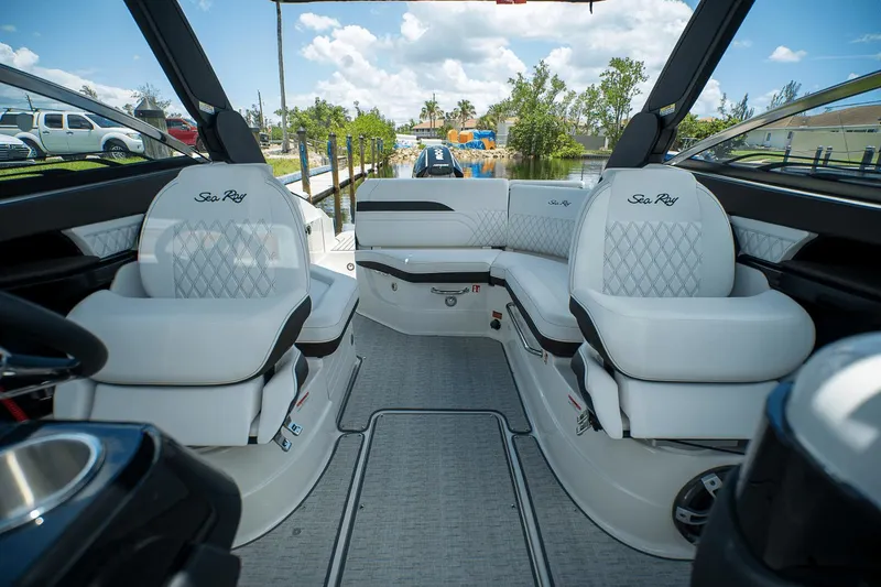 Slide: The Image of Sea Ray SLX 260 Outboard 2026 - 14