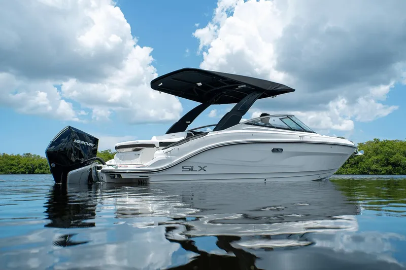Slide: The Image of Sea Ray SLX 260 Outboard 2026 - 18