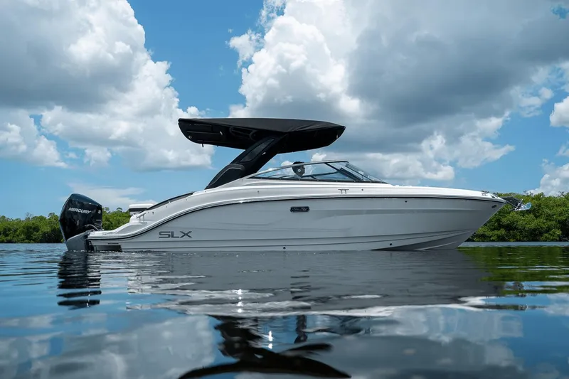 Slide: The Image of Sea Ray SLX 260 Outboard 2026 - 19