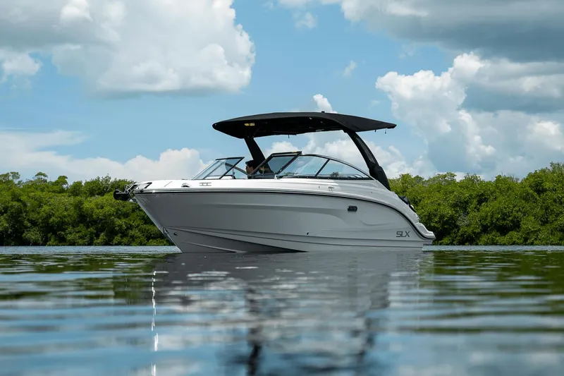 Slide: The Image of Sea Ray SLX 260 Outboard 2026 - 22
