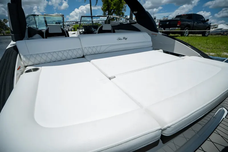 Slide: The Image of Sea Ray SLX 260 Outboard 2026 - 4
