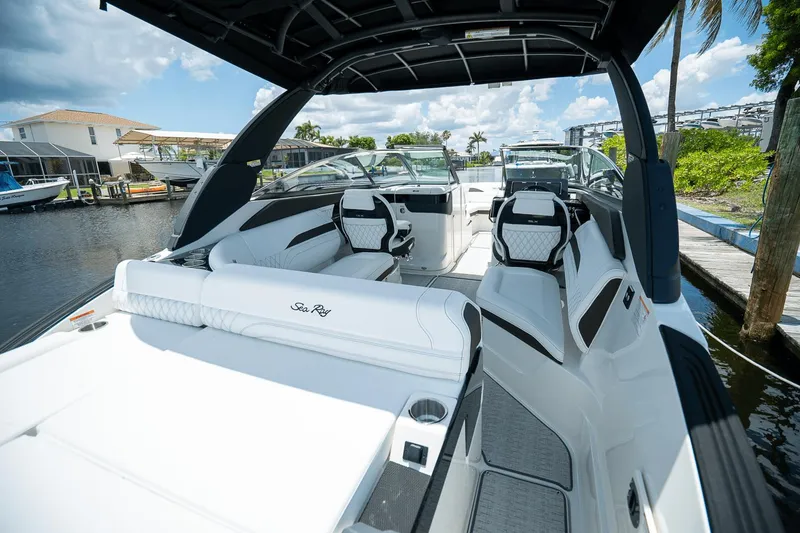 Slide: The Image of Sea Ray SLX 260 Outboard 2026 - 5