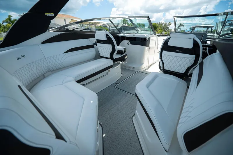 Slide: The Image of Sea Ray SLX 260 Outboard 2026 - 6
