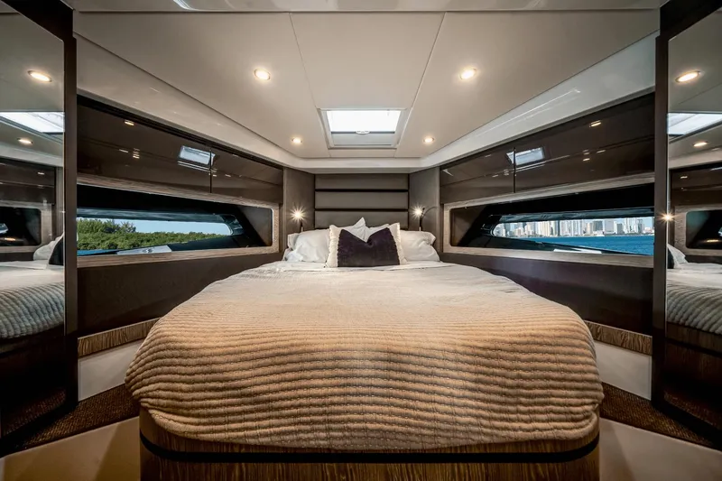 Slide: The Image of Azimut Atlantis 43 2019 - 25
