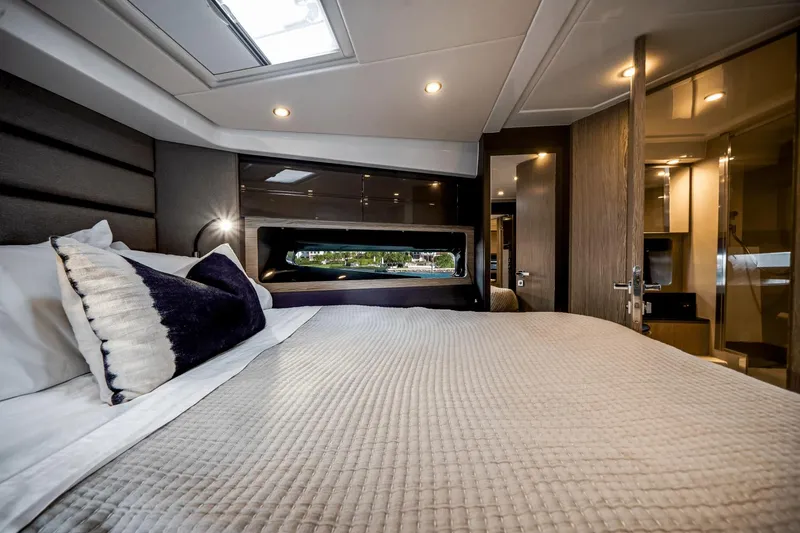 Slide: The Image of Azimut Atlantis 43 2019 - 27