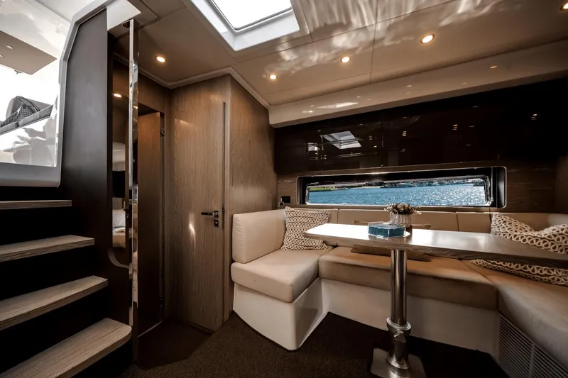 Slide: The Image of Azimut Atlantis 43 2019 - 38