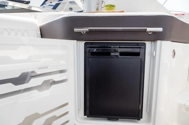 Slide: The Image of 2023-Sea-Ray-SLX-310-MarineMax - 14