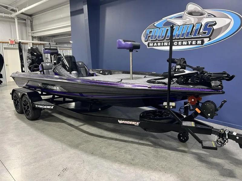 Slide: The Image of 2025 Phoenix 920 Elite boat displayed at Foothills Marine Center showroom. - 6