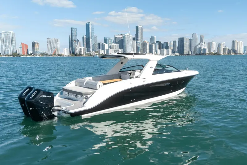 Slide: The Image of Sea Ray SLX 400 Outboard 2023 - 3