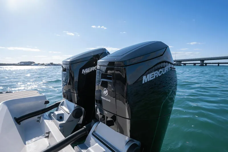 Slide: The Image of Sea Ray SLX 400 Outboard 2023 - 32