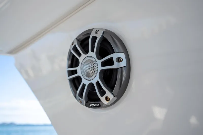 Slide: The Image of Sea Ray SLX 400 Outboard 2023 - 37