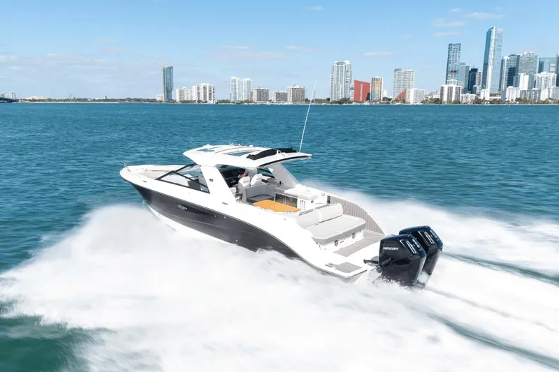 Slide: The Image of Sea Ray SLX 400 Outboard 2023 - 9