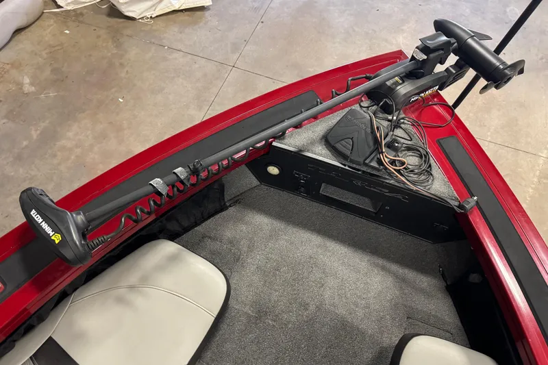 Slide: The Image of 2019 Tracker Targa V-19 Combo boat with Minn Kota trolling motor. - 15