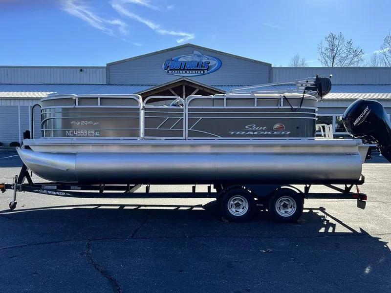 Slide: The Image of 2021 Sun Tracker PARTY BARGE® 20 DLX pontoon boat on trailer outside dealership. - 7