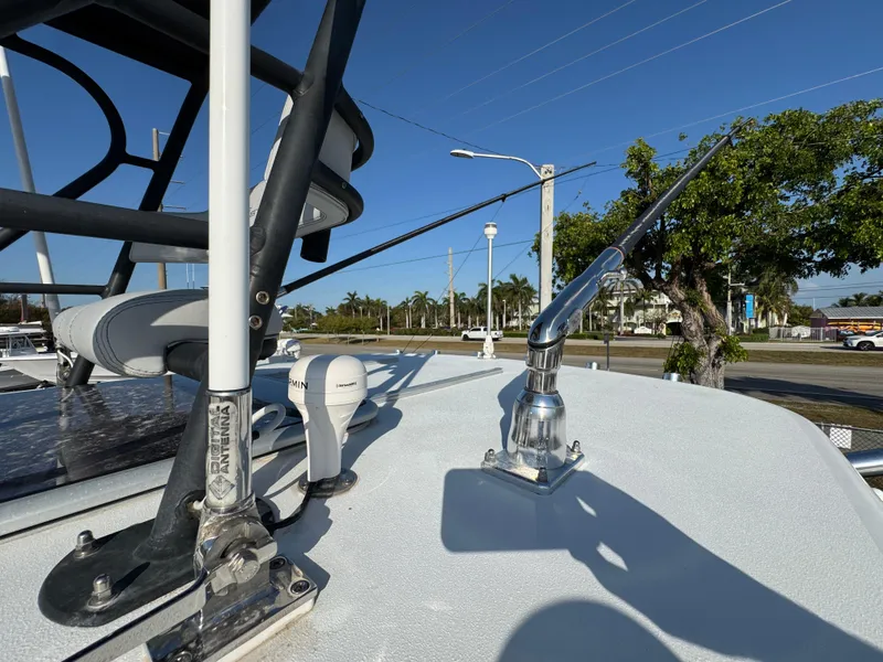 Slide: The Image of 2023 Contender 32 ST boat deck with radar and antenna equipment. - 29