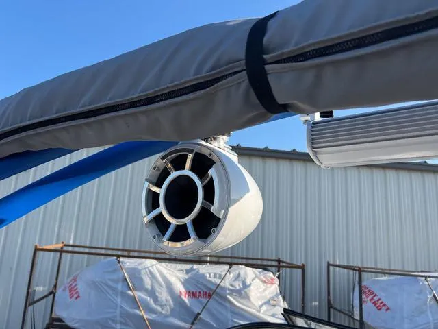 Slide: The Image of 2020 Yamaha AR240 boat speaker and canopy detail against a clear blue sky. - 25