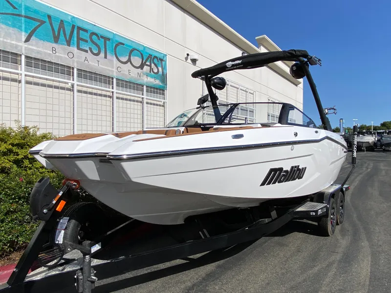 Slide: The Image of 2025 Malibu Wakesetter 22 MXZ boat at West Coast Boat Center. - 6