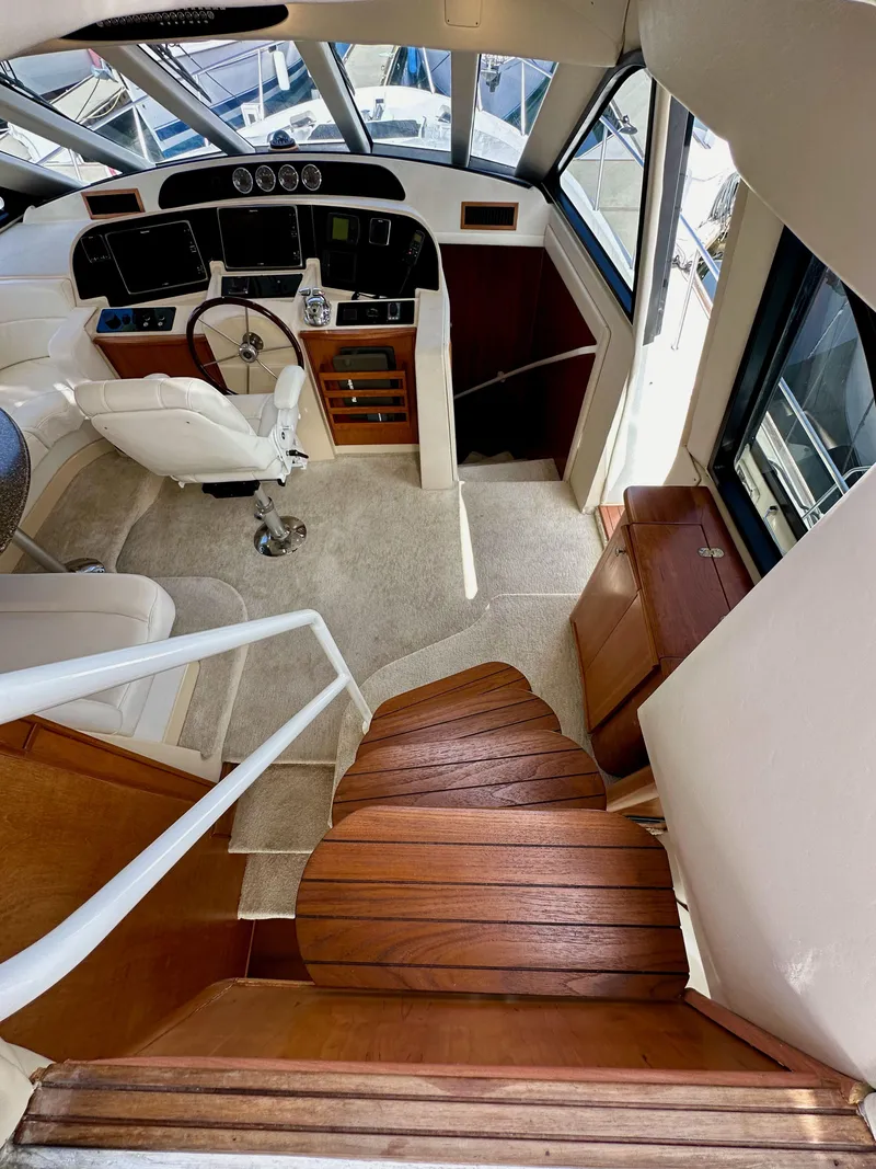 Slide: The Image of Meridian 580 Pilothouse 2004 - 101
