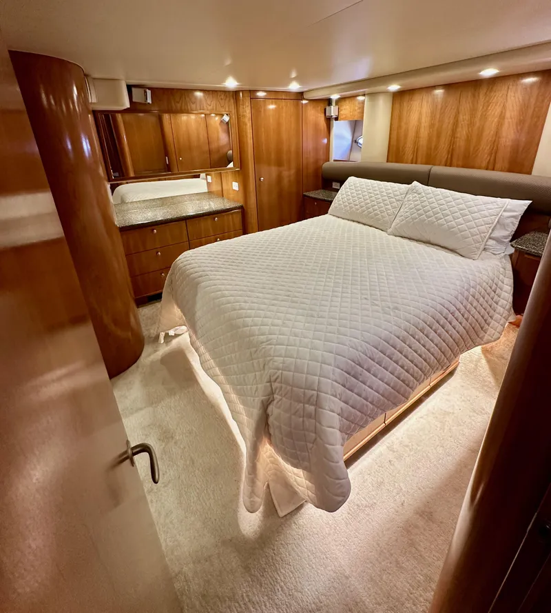 Slide: The Image of Meridian 580 Pilothouse 2004 - 108