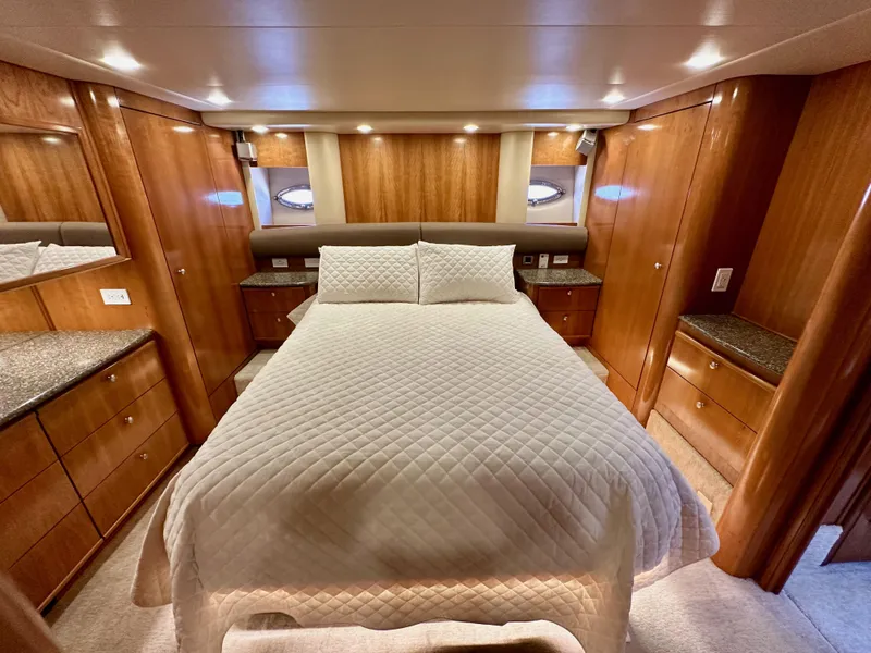 Slide: The Image of Meridian 580 Pilothouse 2004 - 110