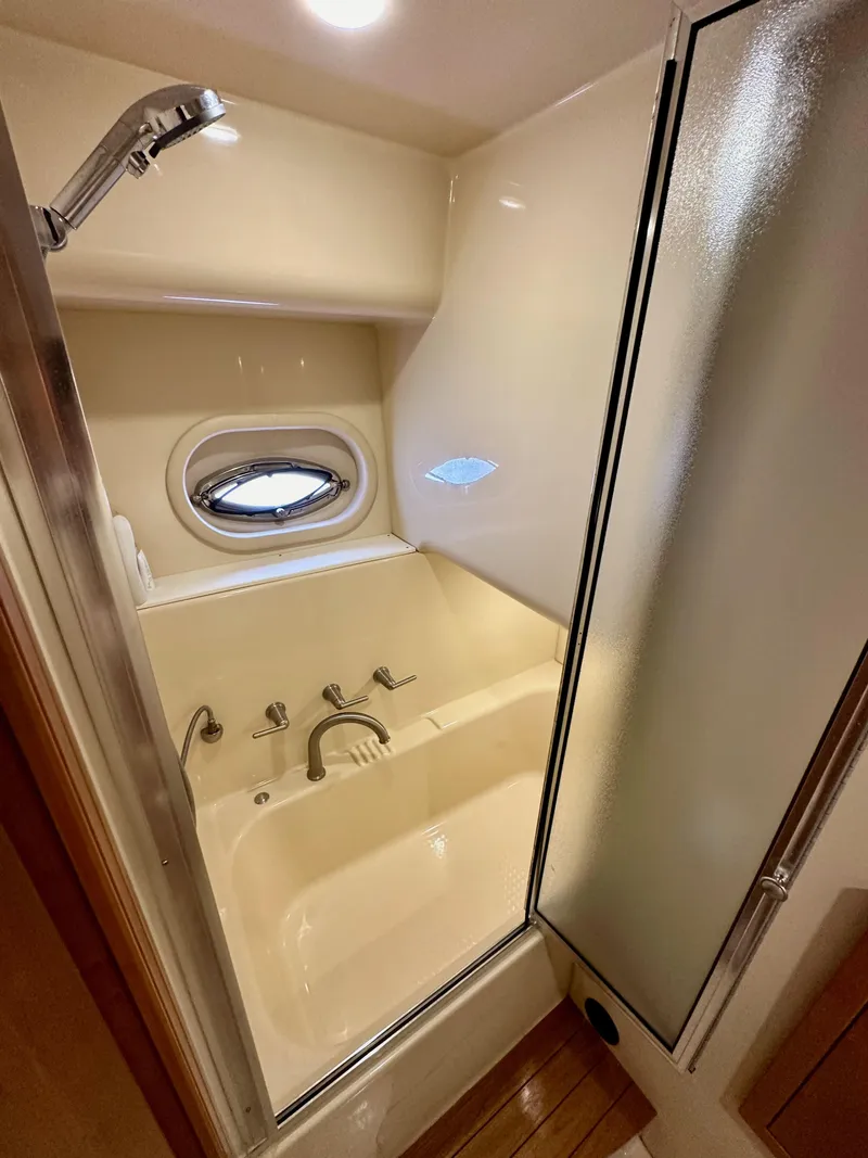 Slide: The Image of Meridian 580 Pilothouse 2004 - 114