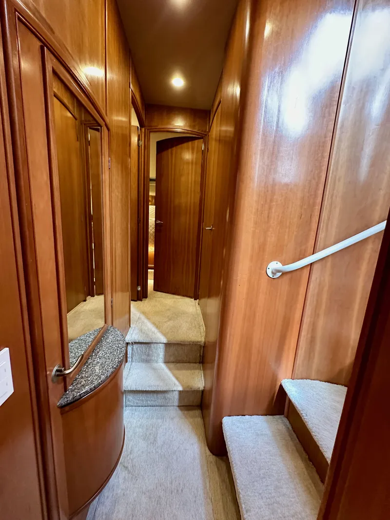 Slide: The Image of Meridian 580 Pilothouse 2004 - 116