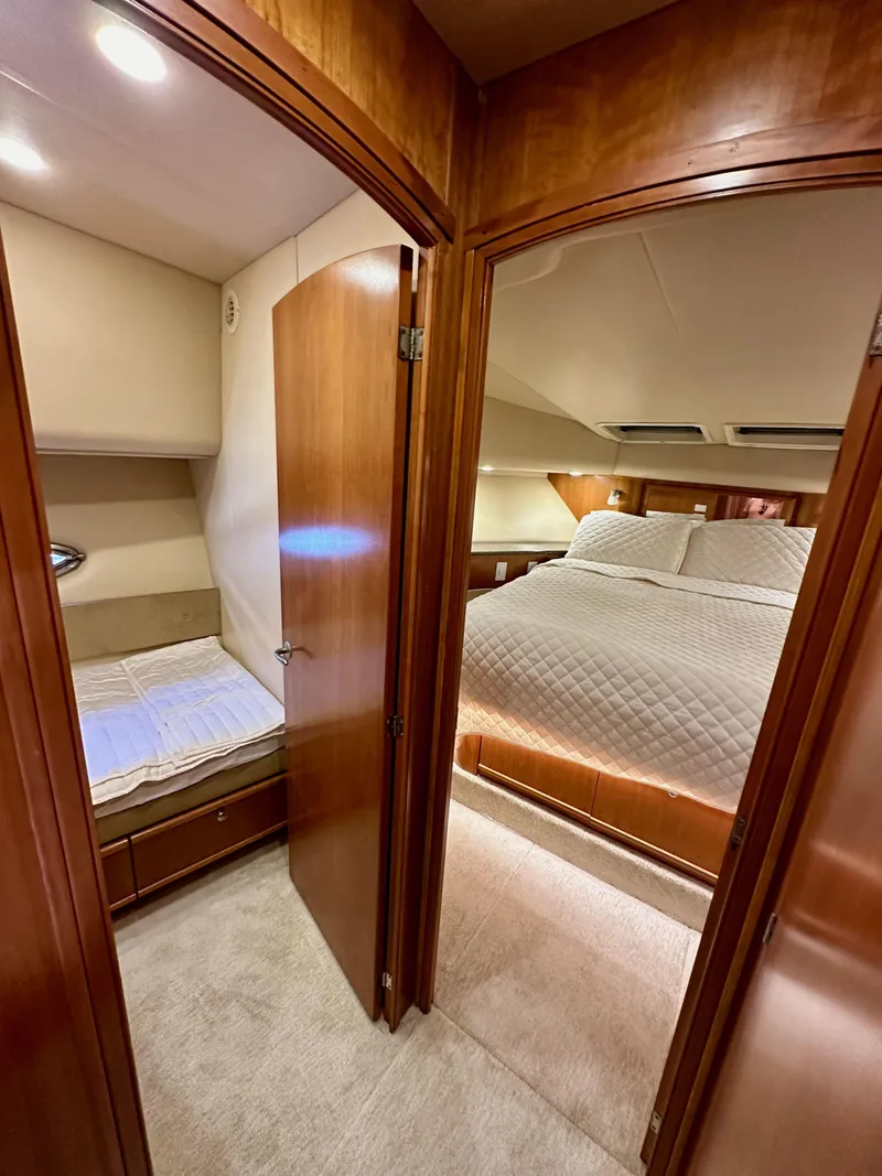 Slide: The Image of Meridian 580 Pilothouse 2004 - 117