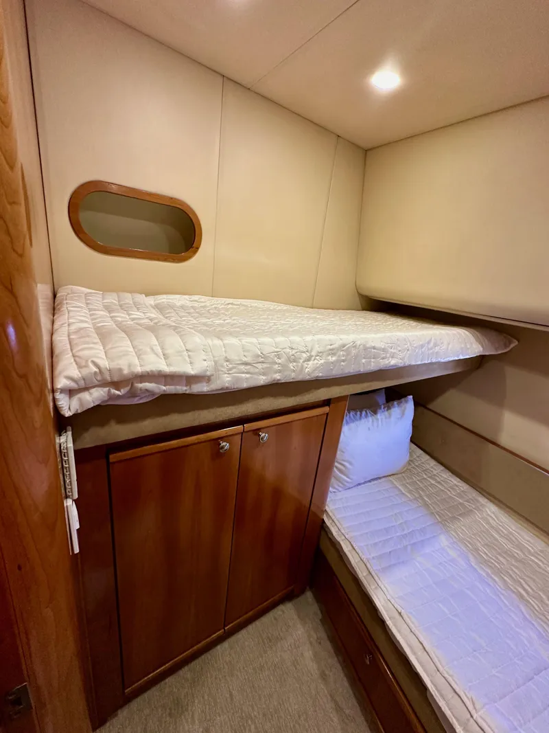 Slide: The Image of Meridian 580 Pilothouse 2004 - 119