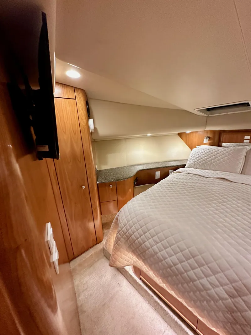 Slide: The Image of Meridian 580 Pilothouse 2004 - 124