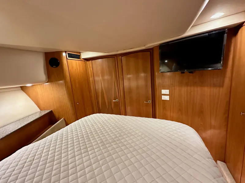 Slide: The Image of Meridian 580 Pilothouse 2004 - 128