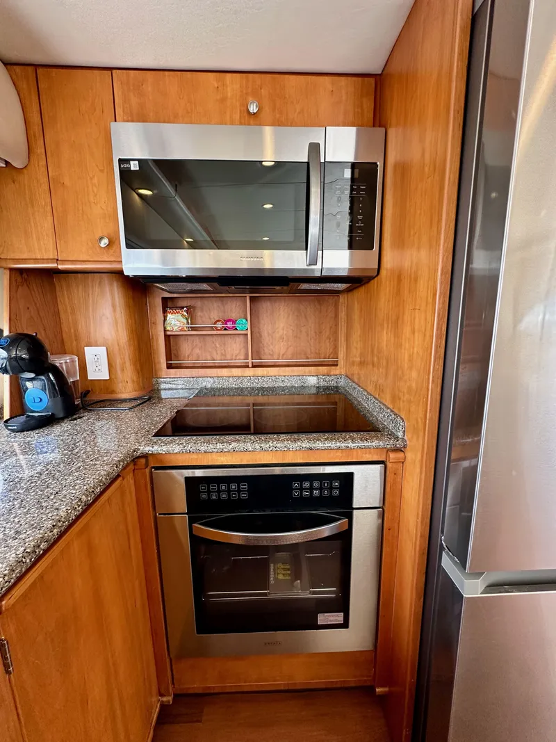 Slide: The Image of Meridian 580 Pilothouse 2004 - 60