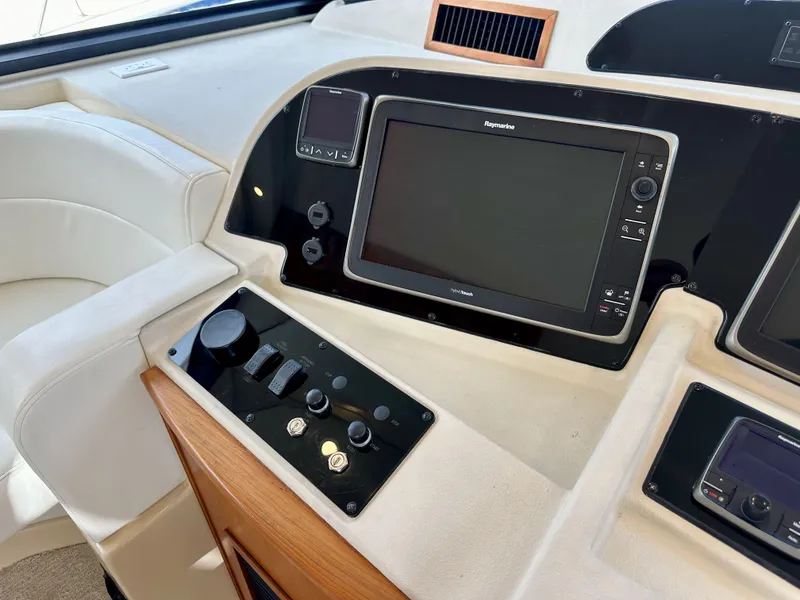 Slide: The Image of Meridian 580 Pilothouse 2004 - 68