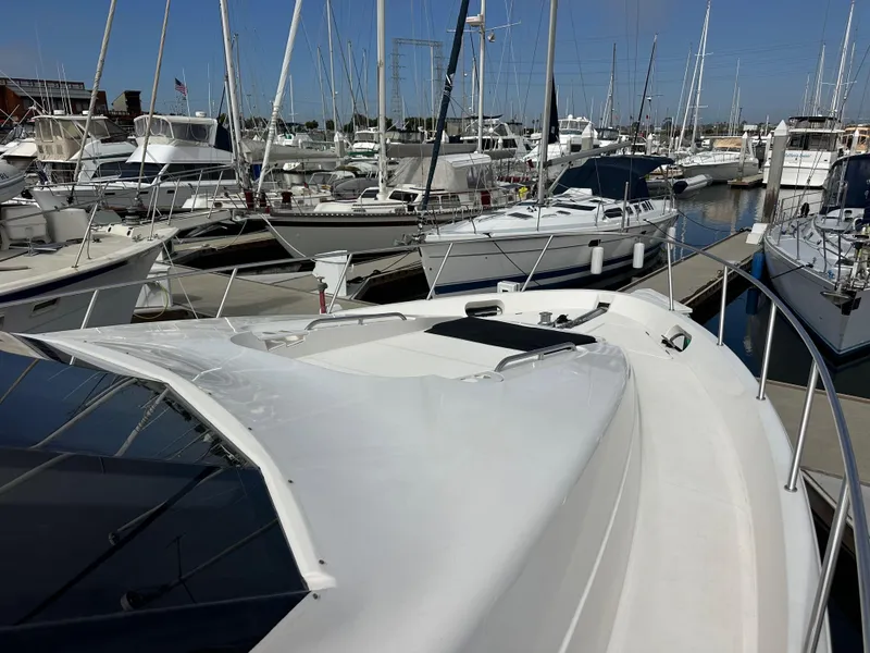 Slide: The Image of Meridian 580 Pilothouse 2004 - 75