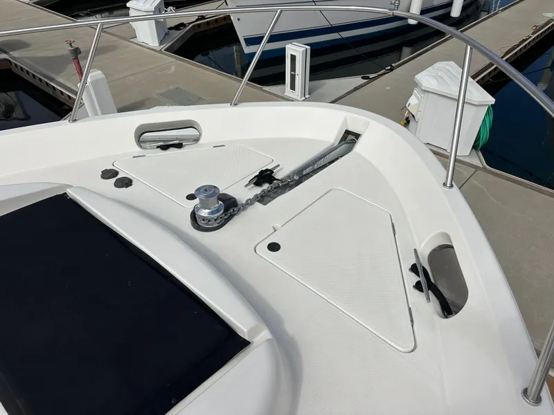 Slide: The Image of Meridian 580 Pilothouse 2004 - 76