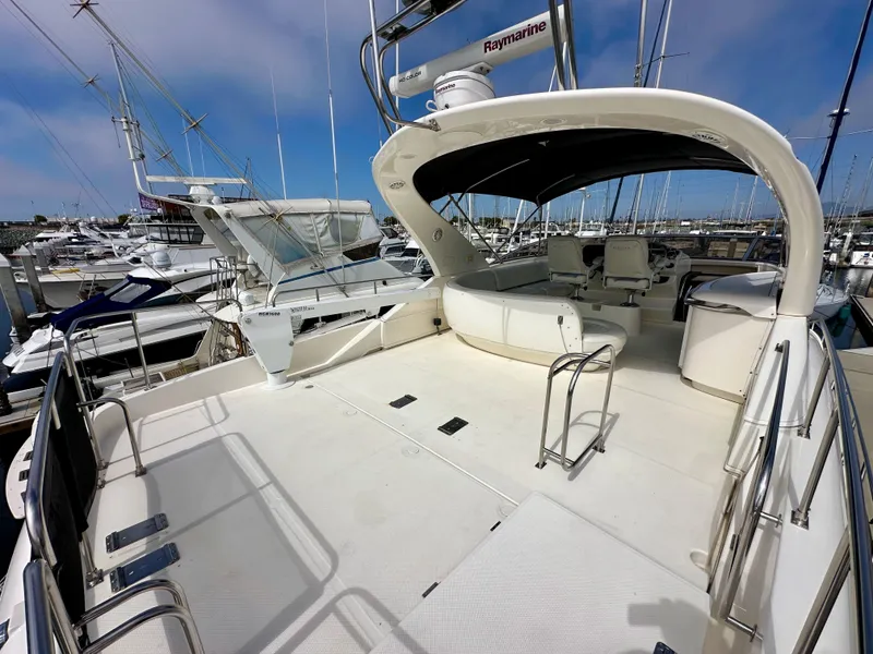 Slide: The Image of Meridian 580 Pilothouse 2004 - 90