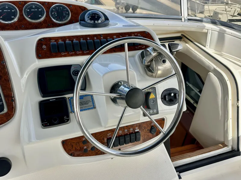 Slide: The Image of Meridian 580 Pilothouse 2004 - 98