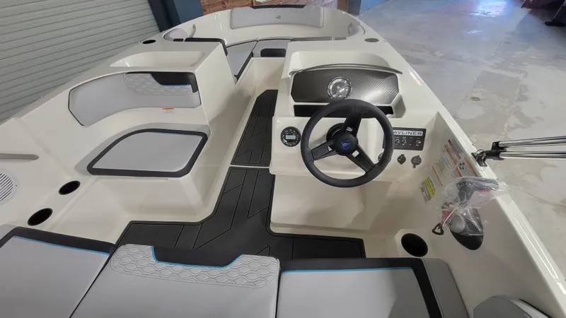 Slide: The Image of Bayliner Element E17 2025 - 14