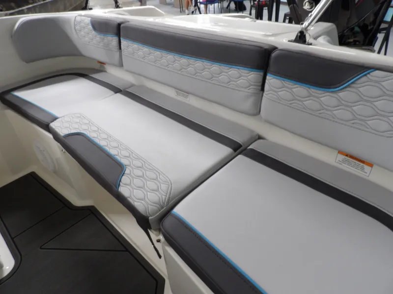 Slide: The Image of Bayliner Element E17 2025 - 4