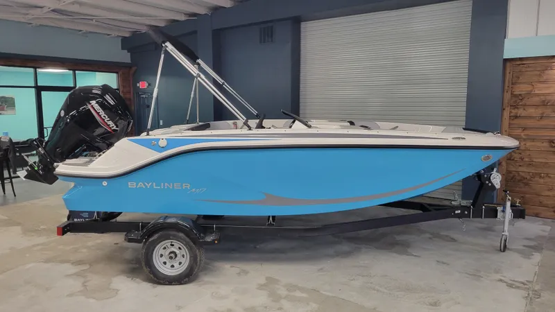 Slide: The Image of Bayliner Element E17 2025 - 6