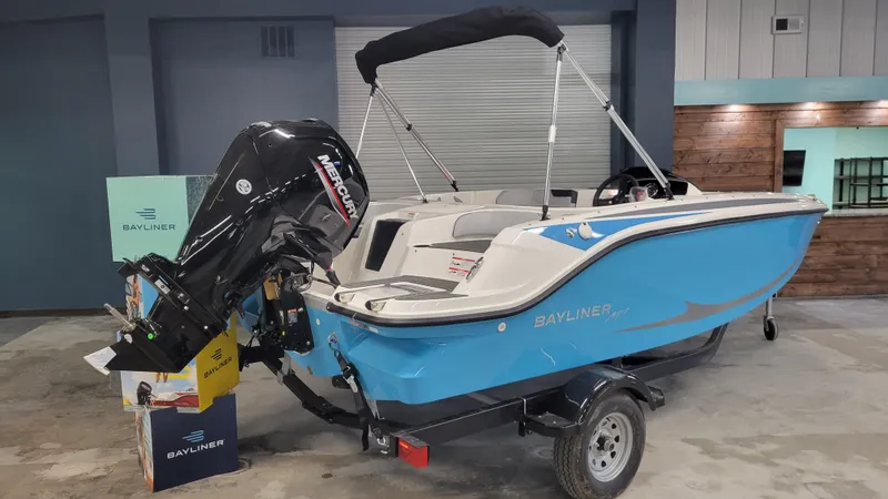 Slide: The Image of Bayliner Element E17 2025 - 7