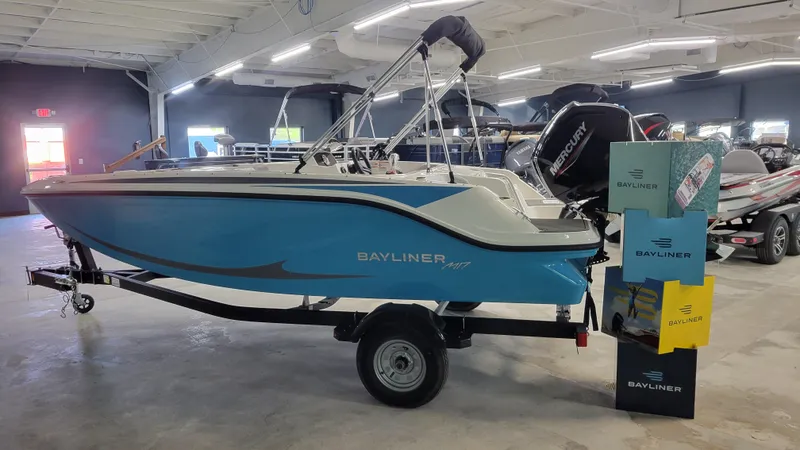 Slide: The Image of Bayliner Element E17 2025 - 8