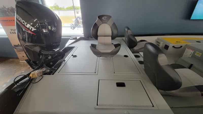 Slide: The Image of Crestliner XFC 179 Crappie 2025 - 10