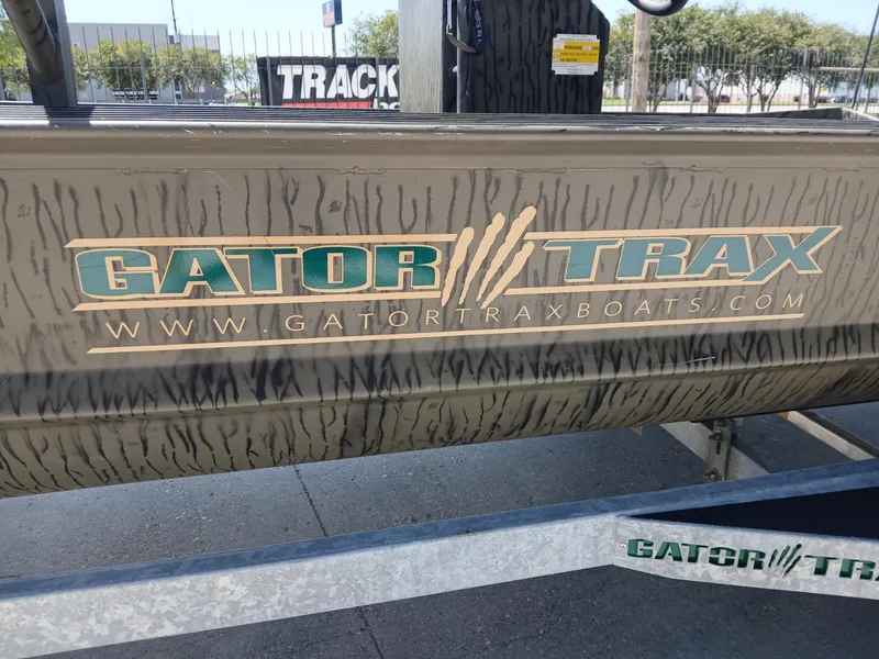 Slide: The Image of Gator Trax 17X54 2025 - 10